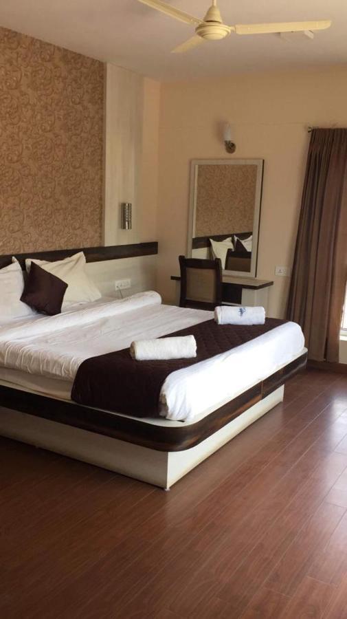 Hotel The Majestic Crown Ooty Esterno foto